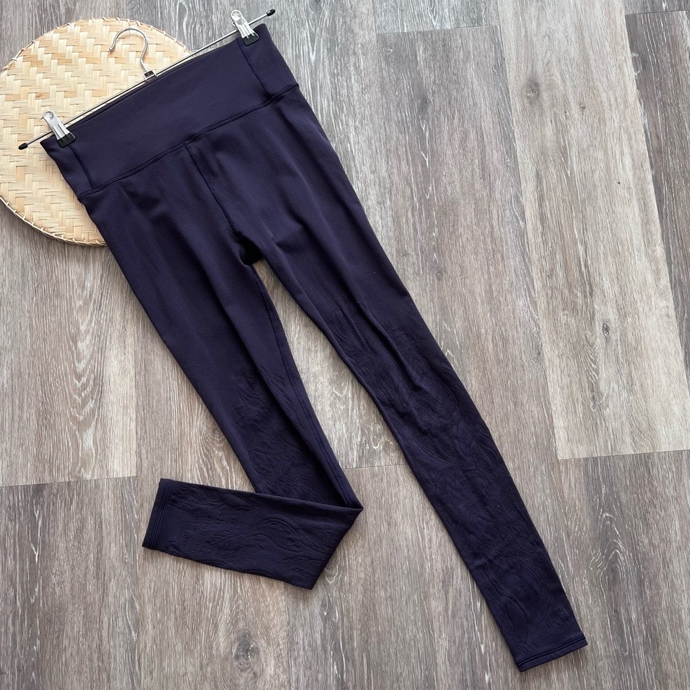 Lululemon purple high waisted yoga leggings w/‎ mesh detail